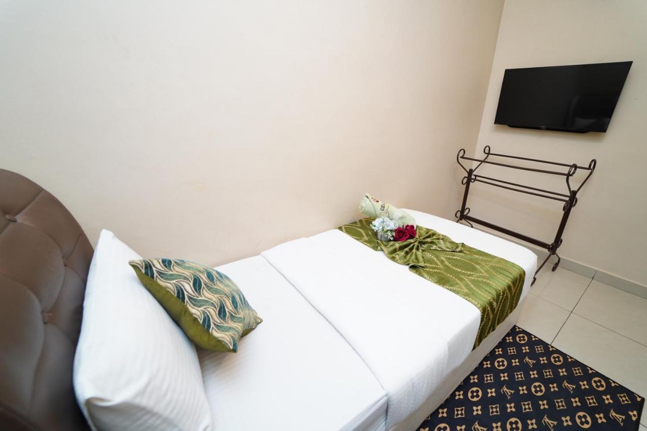 Ghazrin's Classic Jb Hotel